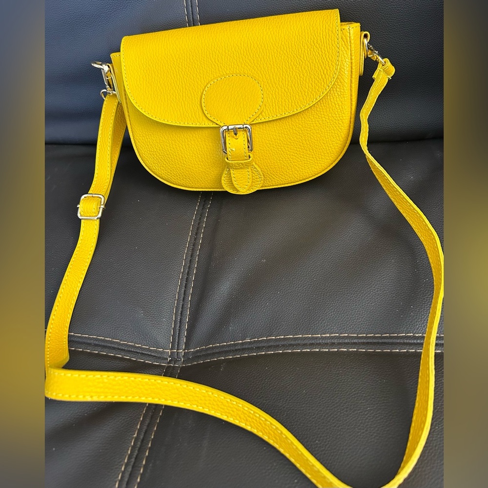 Borse in Pelle and made in Italy. Yellow cross body bag